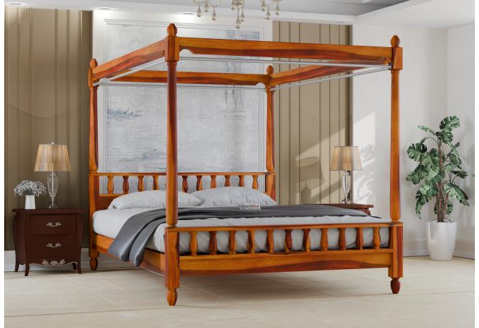 Lilith Poster Bed 